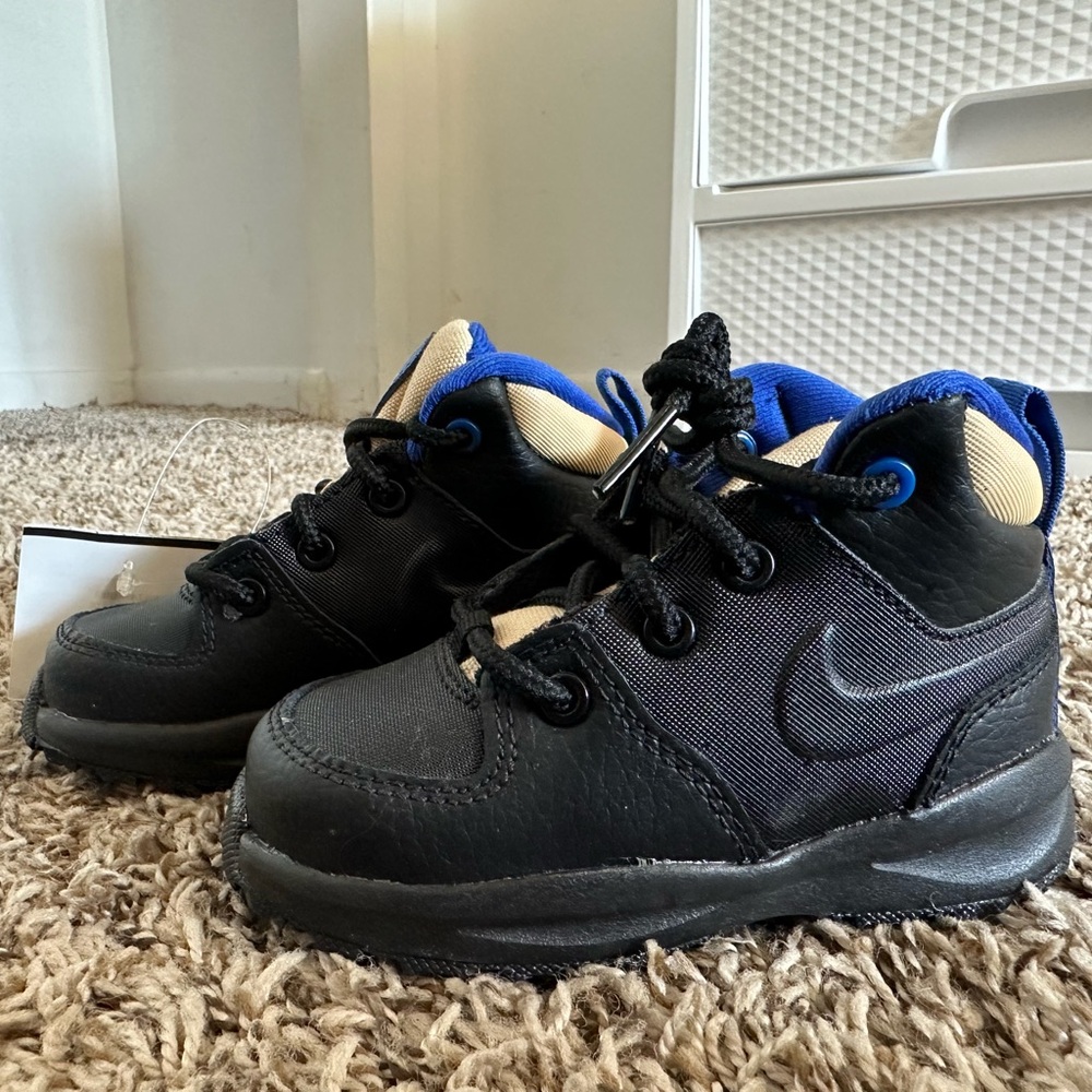 BRAND NEW Nike manoa toddler boots size 6c